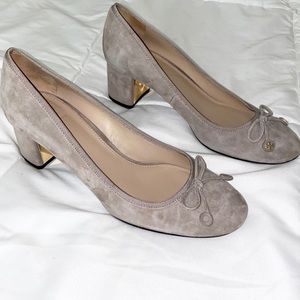 Tory Burch Grey Suede Logo Tip Bow Pumps